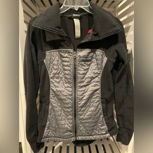 Champion women’s running coat. Size: XS
